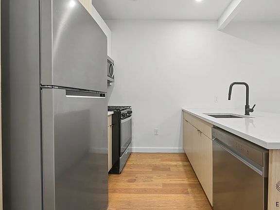 5th image of 56 E 21st St #4C
