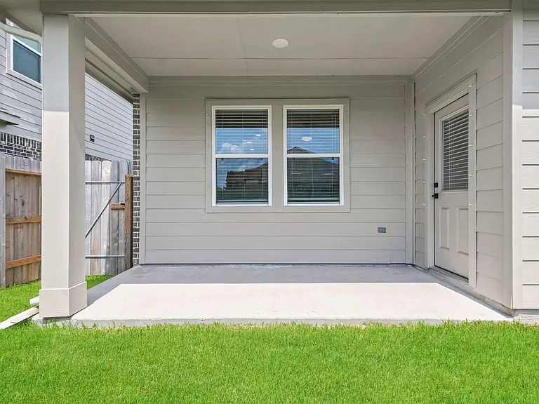 8427 Bay Ridge Cir — Photo 18