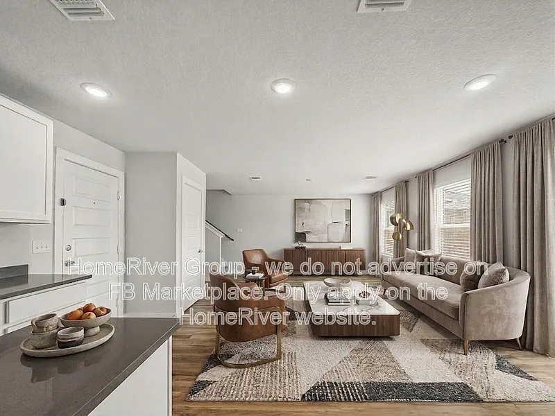 3 bed, 2.5 bath, 1566 sqft, $1,765 — Photo 2