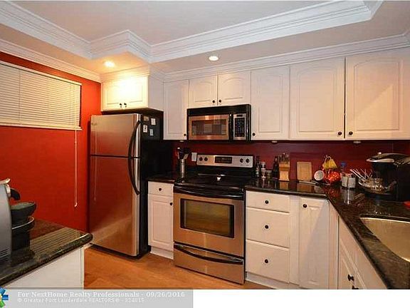 4th image of 2450 NE 15th Ave APT 107