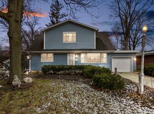 717 Dodson St, Geneva, IL 60134