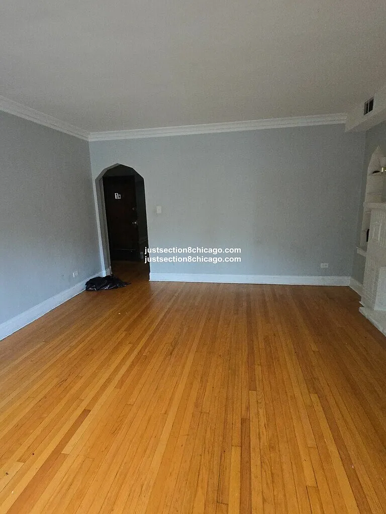 3 bed, 1.0 bath, $2,550 — Photo 2