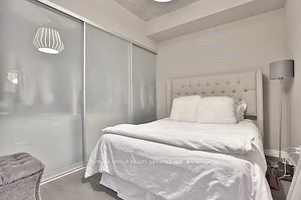 560 King St W #521 — Photo 11
