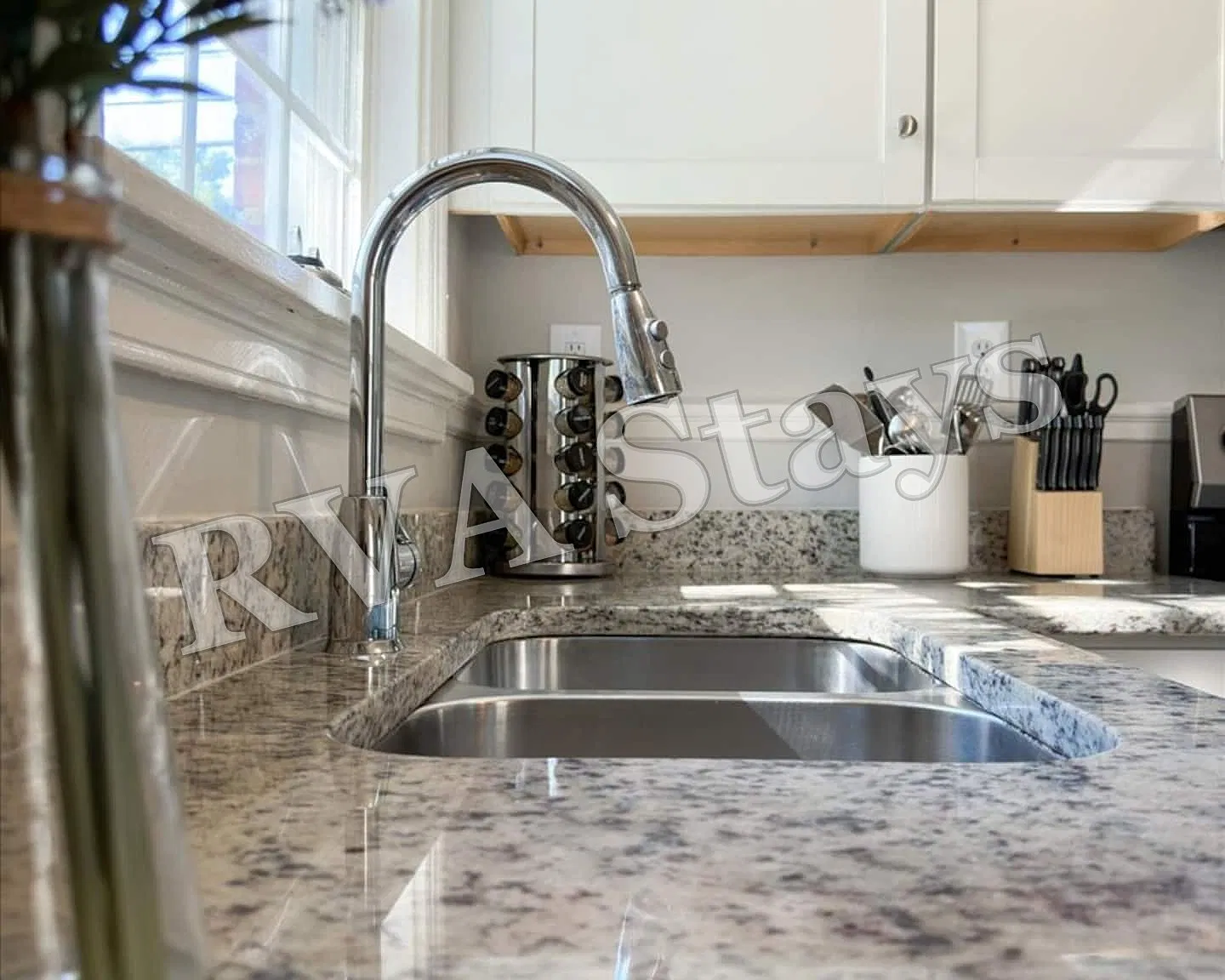 2 bed, 846 sqft, $2,900 — Photo 2