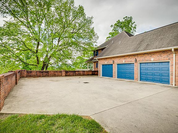 5th image of 330 Golf Trace Dr