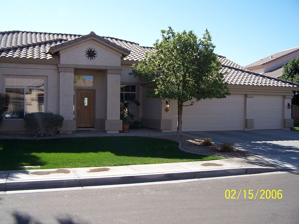 great Curb appeal...corner lot