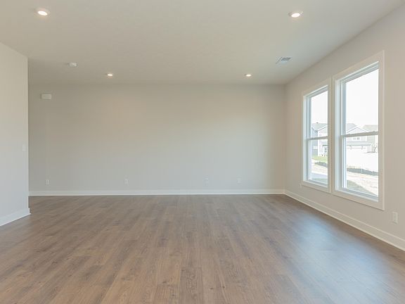 3rd image of 4692 Jackson Dr