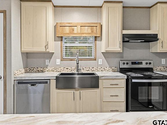 5th image of 22805 Creekwood Dr