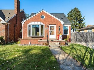 8317 McKinley Ave, Center Line, MI 48015