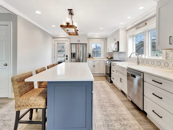 47 B St, Hull, MA 02045