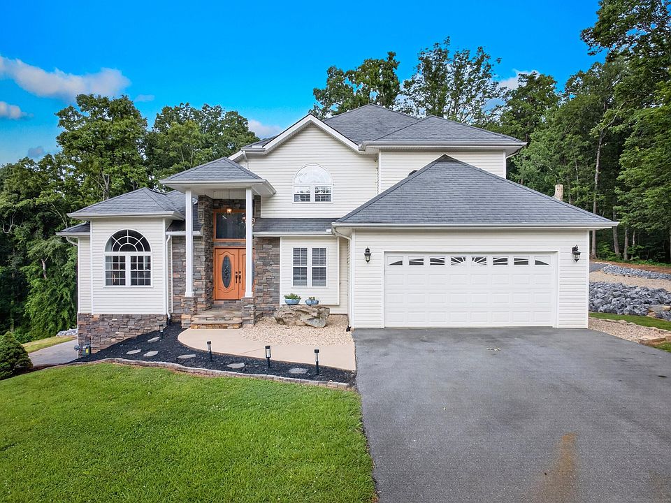 1st image of 917 Crickett Dr