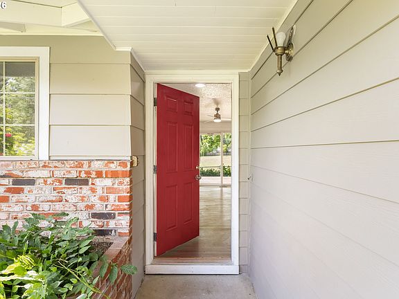 5th image of 4815 SW 202nd Ave