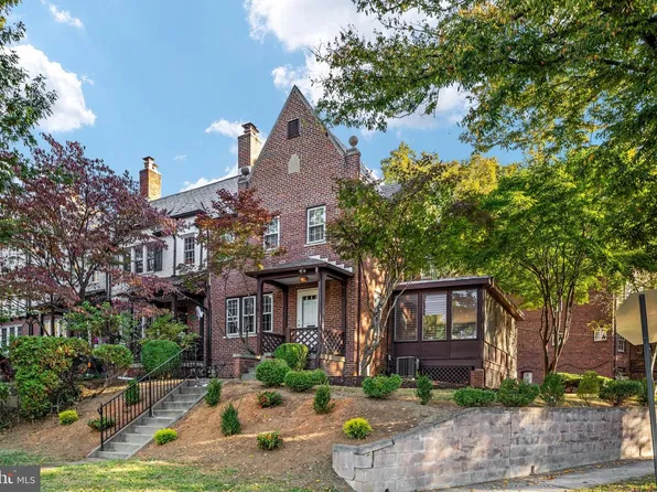 1533 Foxhall Rd NW, Washington, DC 20007
