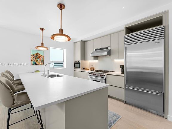 5th image of 125 Ocean Dr APT F0205