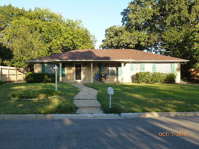 1st image of 205 Royal Oaks Dr