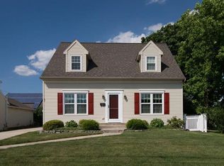 555 N 6th St, Emmaus, PA 18049