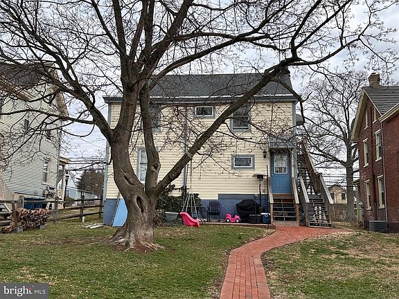 4th image of 152 N Main St