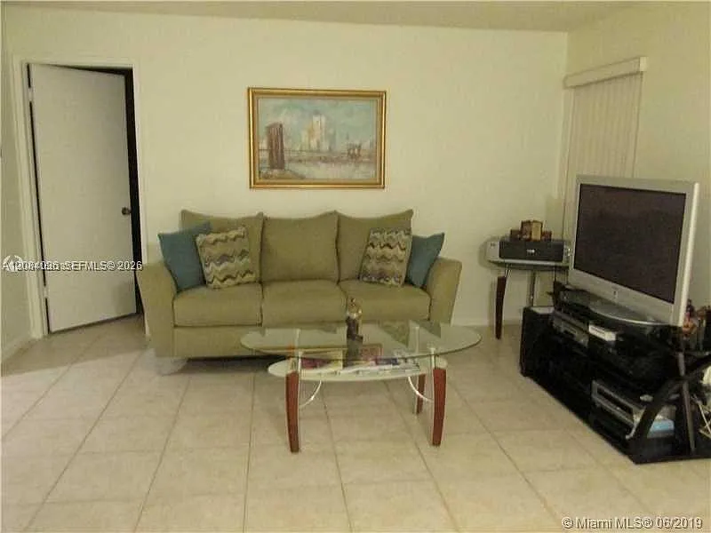 Kenland Pointe Condo Iii — Photo 4