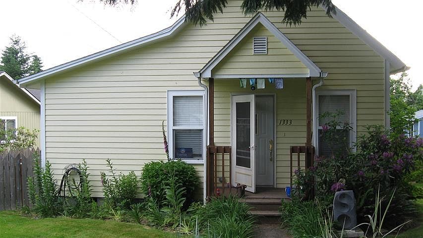 1st image of 1333 Tullis St NE