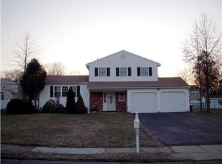 6 Michael Ave, Kendall Park, NJ 08824