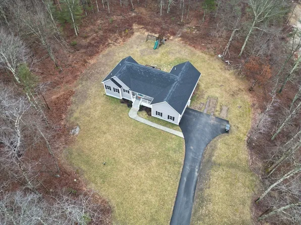 660 Hathaway Ln, Uxbridge, MA 01569