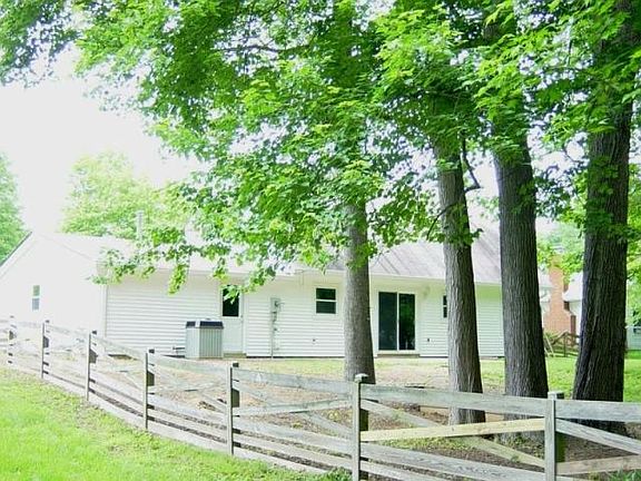 3rd image of 7331 Wickford Dr