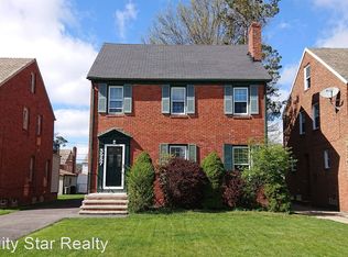 3957 Bushnell Rd, University Heights, OH 44118