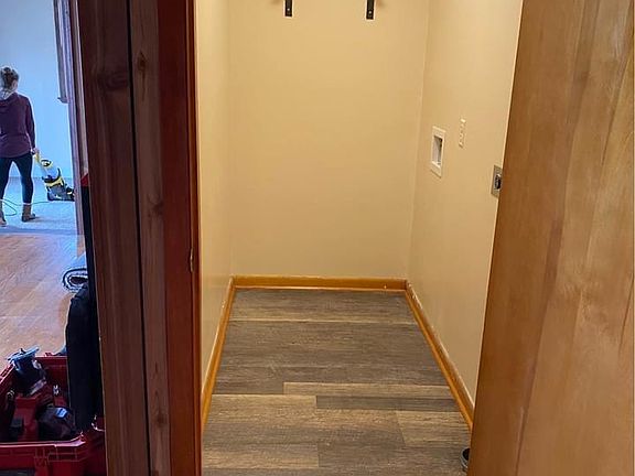 5th image of 502 Stephen St