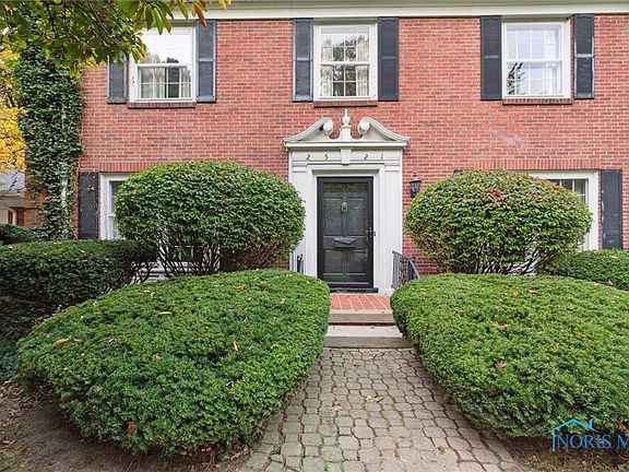 2nd image of 2521 Meadowwood Dr
