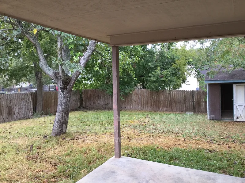 3 bed, 2.0 bath, 1426 sqft, $1,550 — Photo 2