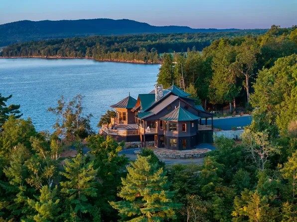 2226 Lake Shore Rd, Essex, NY 12936