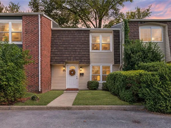 978 Level Green Blvd, Virginia Beach, VA 23464