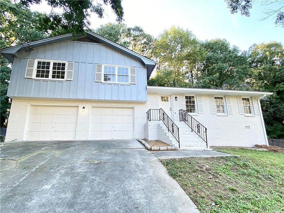1st image of 1627 Oak Forest Dr SE Unit 1