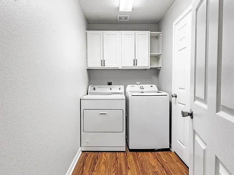 2311 Galway St — Photo 30