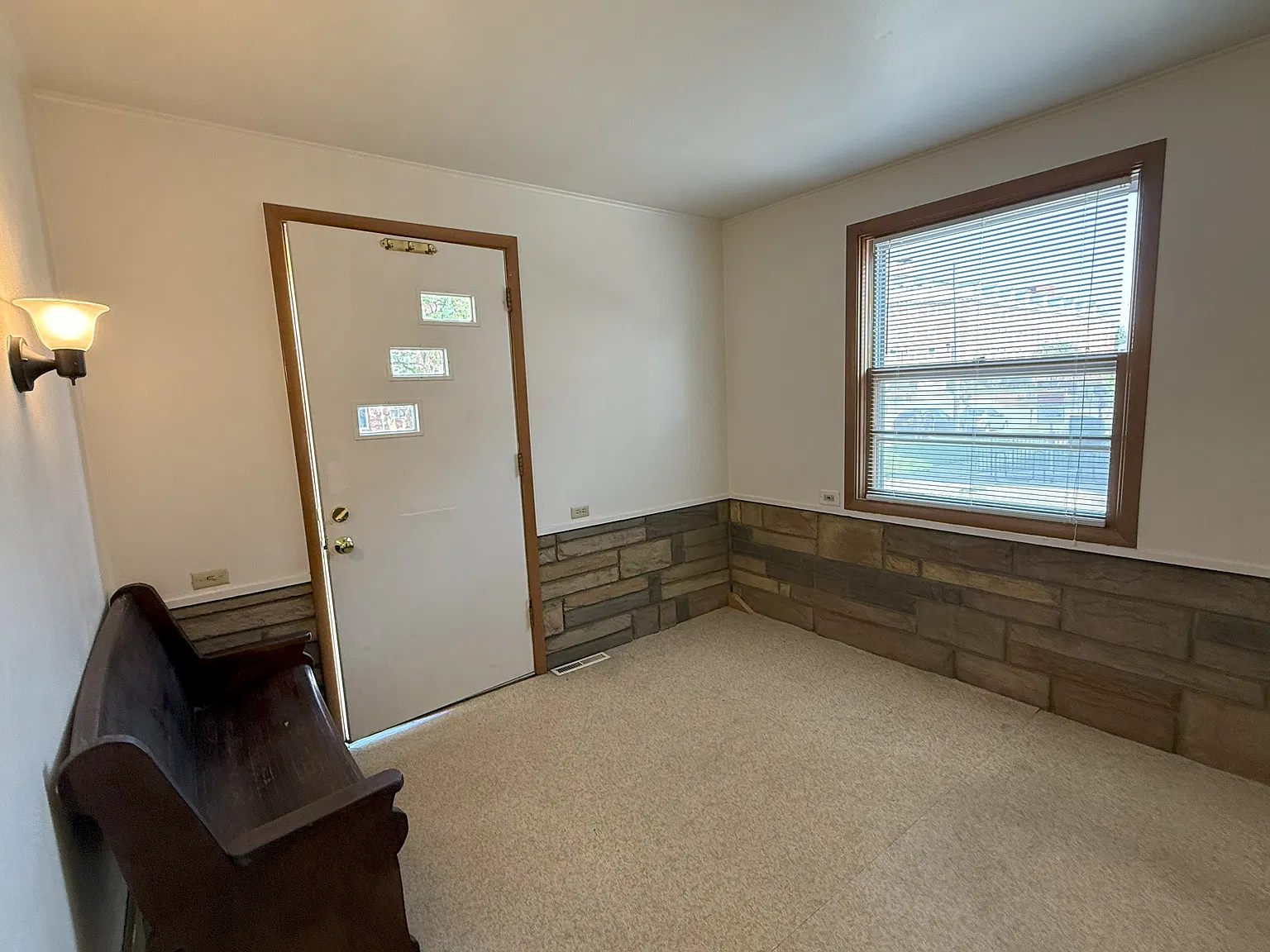 4 bed, 1.5 bath, 1840 sqft, $2,937 — Photo 2