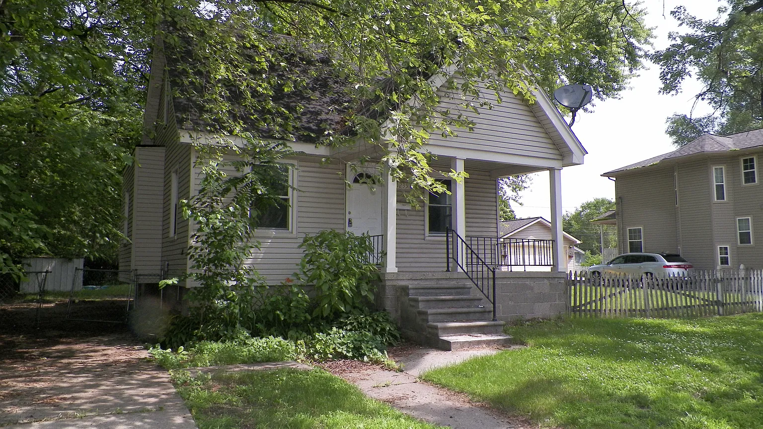 1836 E Hayes Ave photo 1