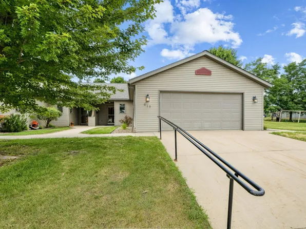 615 Sandy Ct, Wanamingo, MN 55983