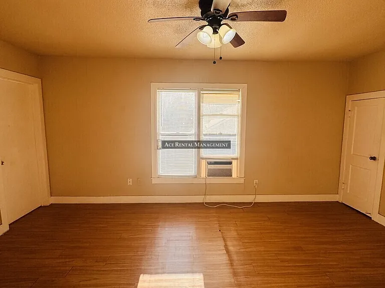 4024 Howard St #B — Photo 8