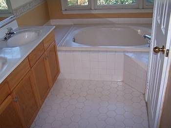 4th image of 8032 Hilliard Dr