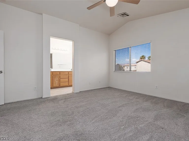 6042 Highland Gardens Dr — Photo 10