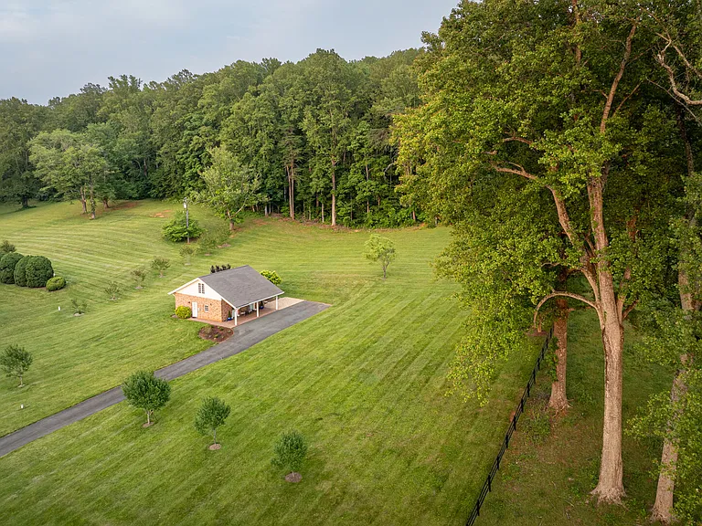 117 Fairwood Ln — Photo 4