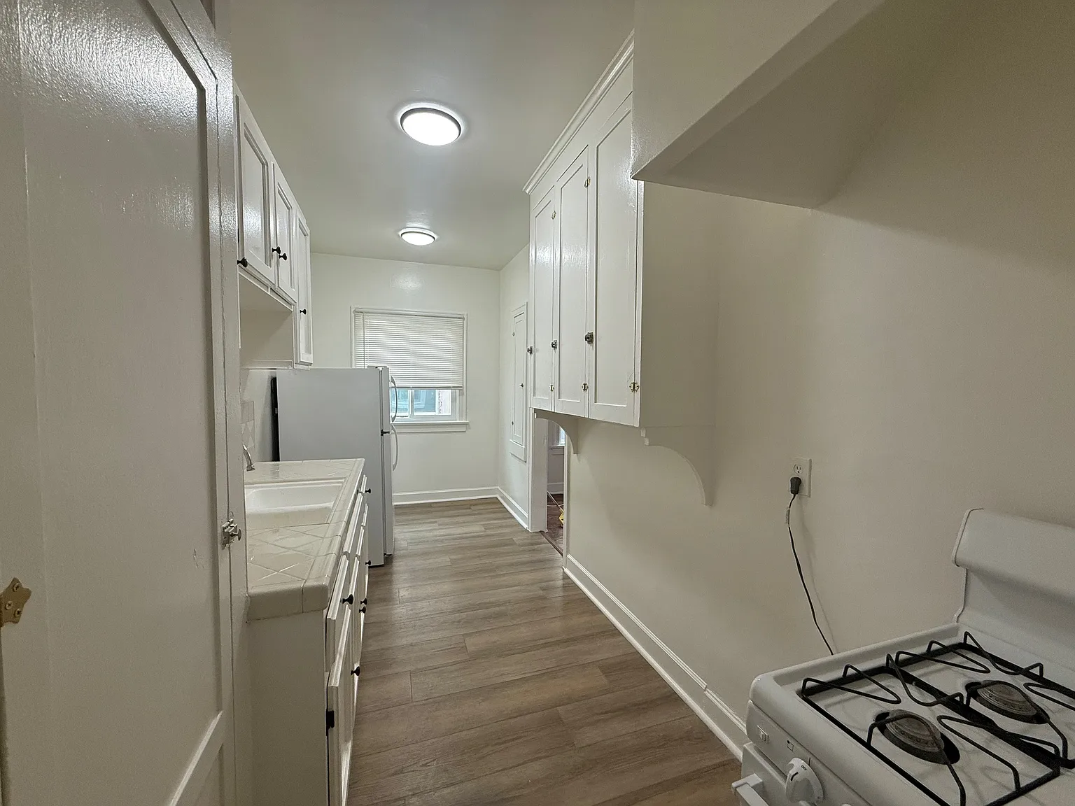 Studio, 450 sqft, $1,250 — Photo 3