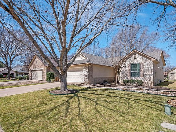 4th image of 106 Running Water St