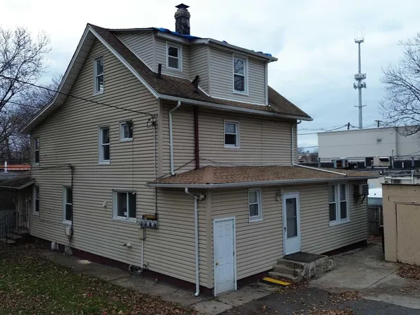 9 Tuscarora St, Bergenfield, NJ 07621