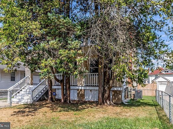 3rd image of 4016 Bateman Ave