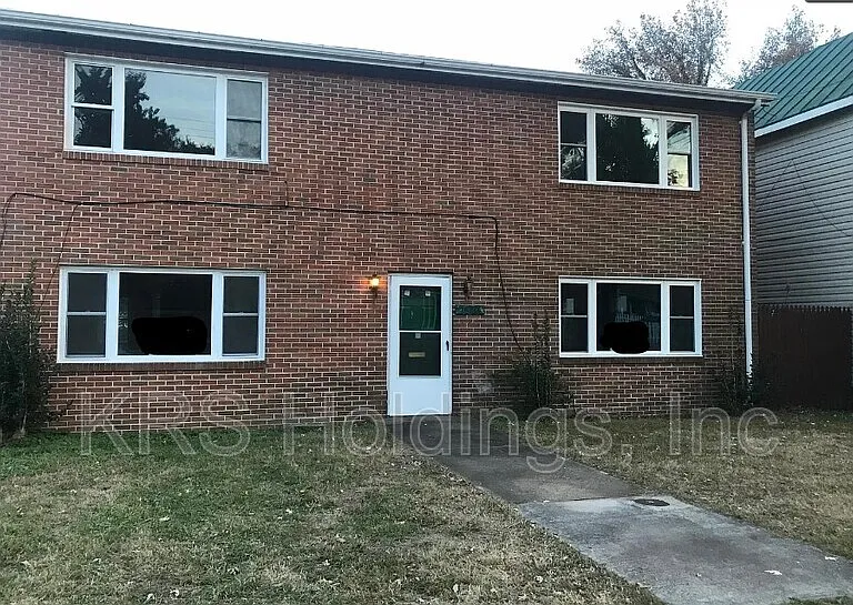 3320 Lyons Ave #B — Photo 1