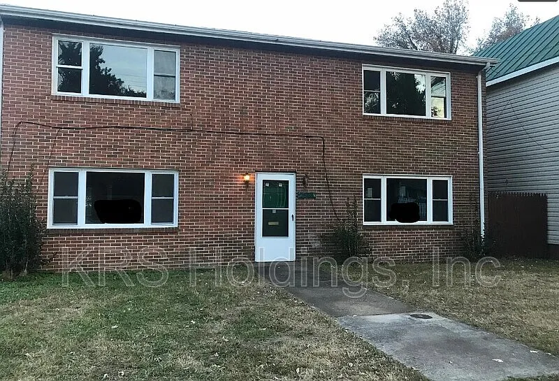 3320 Lyons Ave #B