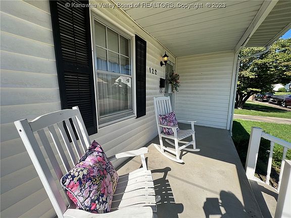 2nd image of 122 S Park Dr