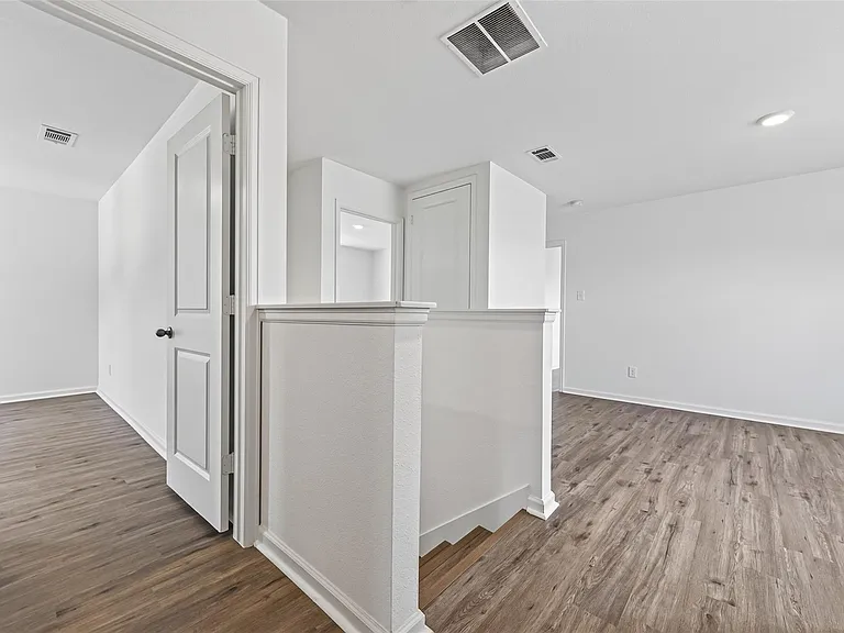 654 Amesbury Rd — Photo 28