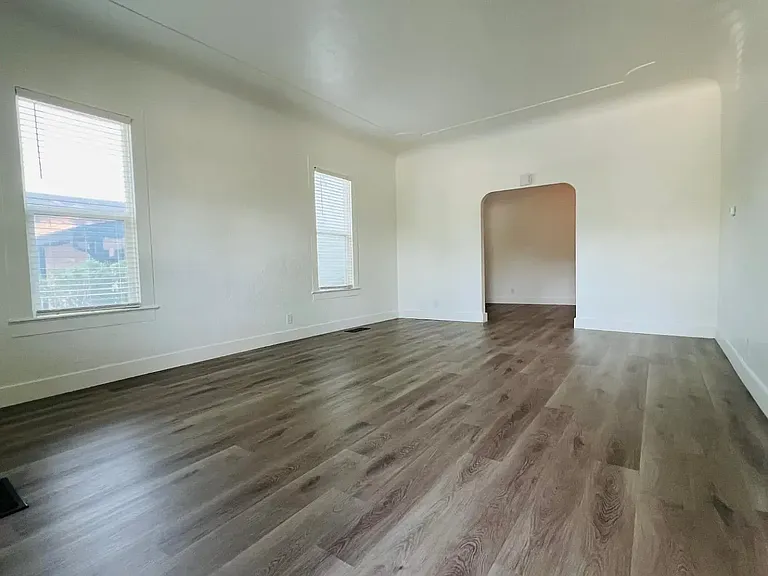 612 16th St — Photo 2